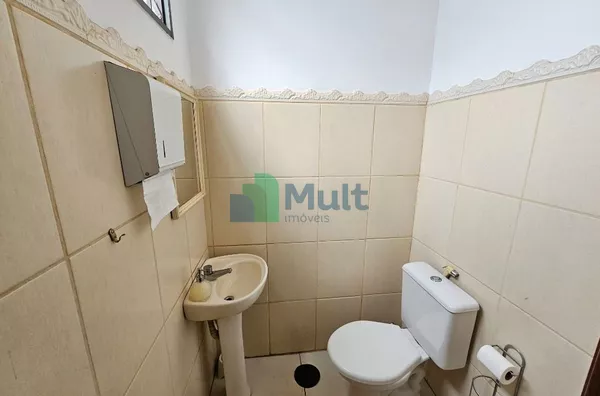 Linda Sala em Condomínio, excelente localização no Bairro Alto da Boa Vista com 17m² de área útil.