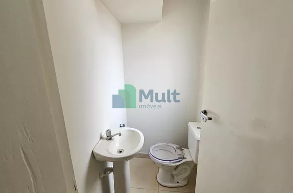Sala Comercial no andar superior em excelente localização no Bairro Boulevard/ Centro com 50m² de área privativa.