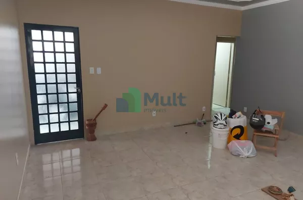 Casa para venda em condomínio fechado, no Jardim Florestan Fernandes com 200 m² de terreno e 90 m² de área construída.