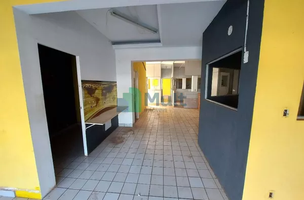 Sobrado Comercial localizado na Av. Independência com 264m² de área útil.