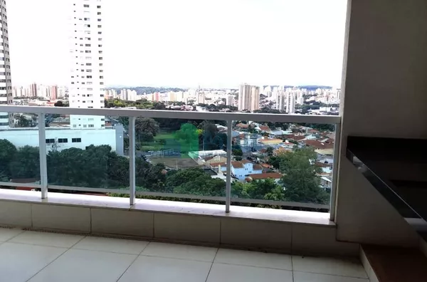 Apartamento face sombra e andar alto com 78m² de área útil em ótima localização próximo a Av. Prof. João Fiúsa.
