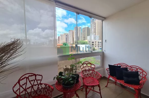 Apartamento em excelente localização no Jardim Irajá com 113m² de área privativa.