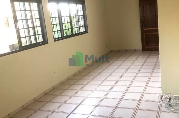 Apartamento reformado em ótima localização no Bairro Jd. Botânico com 68,86m² de área útil.