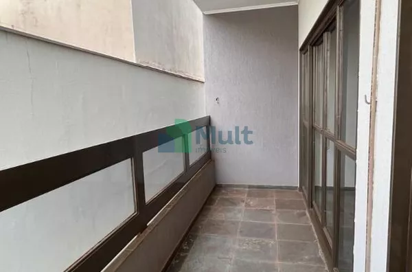 Apartamento localizado no Bairro  Jd. Irajá com 98,44m²