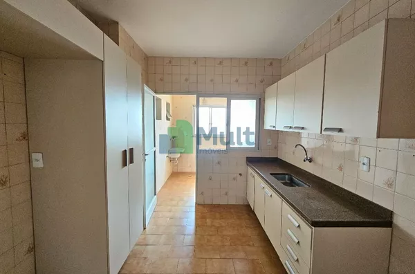 Cobertura em excelente localização no Centro da Cidade com 185m² de área útil.
