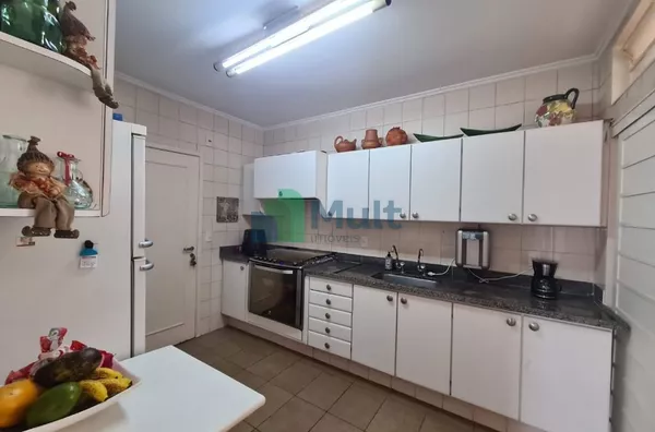Apartamento em excelente localização no Jardim Irajá com 113m² de área privativa.