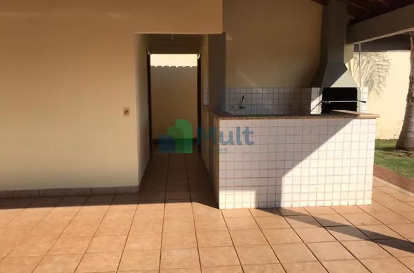 Sobrado em Condomínio Fechado localizado em Bonfim Paulista com terreno de 759,80m² e 192,14m² de área útil.