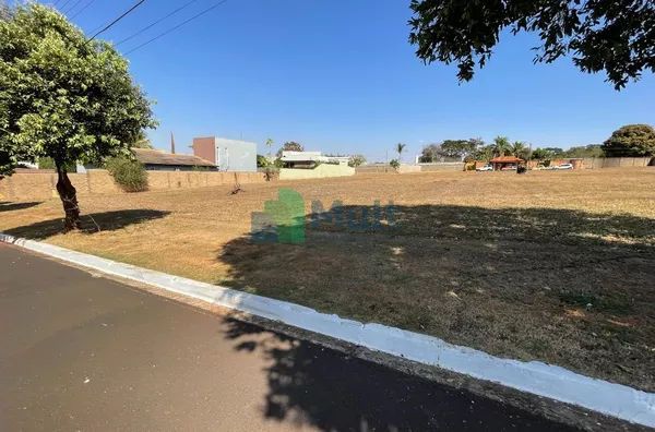 Terreno localizado no Cond. Bosque das Colinas ao lado do Royal Park com terreno de 855,87m².