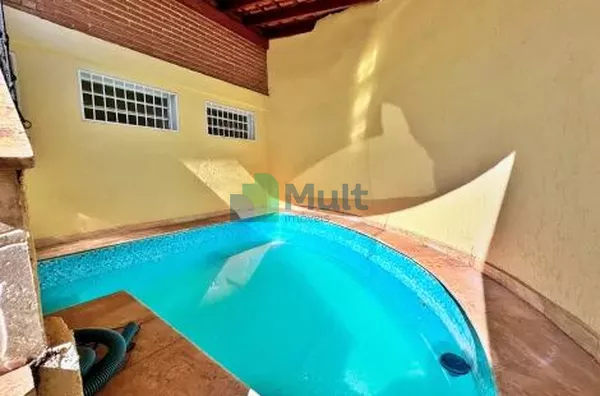 Casa em excelente localização no Bairro Jd. Paulistano próximo a avenida 13 de Maio com 259m² de área terreno e 274m² de área construída.