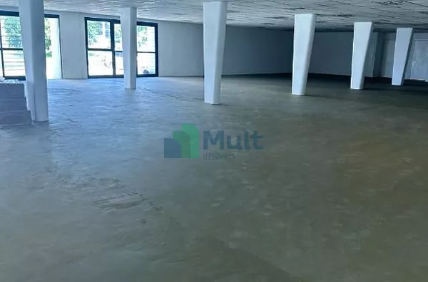 Galpão em ótima localização na Av Presidente Castelo Branco com 2500m² de terreno e 1850m² de área útil.
