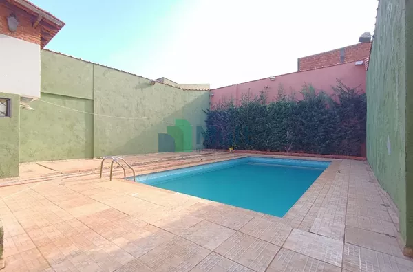 Sobrado com elevador, varanda gourmet e piscina em ótima localização no Bairro Vila Virginia, com terreno de 450m² e 511,31m² de construção.