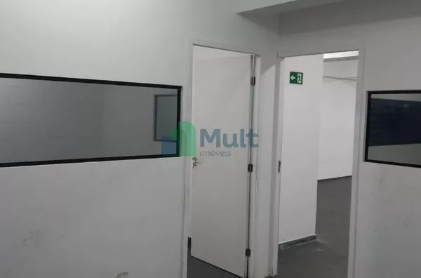 Salão Comercial em ótima localização no Bairro Jardim Anhanguera com 140m² de área útil.