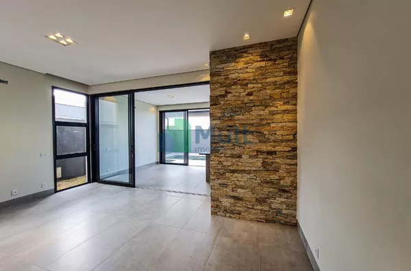 Casa Nova em Condomínio de Alto Padrão em excelente localização no Residencial Alto do Castelo com 364,50m² de terreno e 204,73m² de área construída.