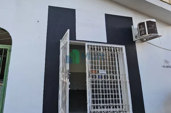 Sala Comercial em ótima localização no Bairro Jardim Paulista com 28m², próximo à Av Treze de Maio, quase em frente a antiga  Doce Festa.