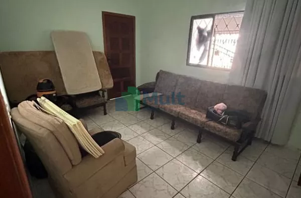 Casa térrea  localizada no  Bairro Jardim Paulistano com terreno de 144m² e 112,81m² de área construída.