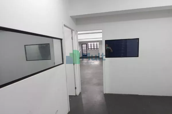 Salão Comercial em ótima localização no Bairro Jardim Anhanguera com 140m² de área útil.