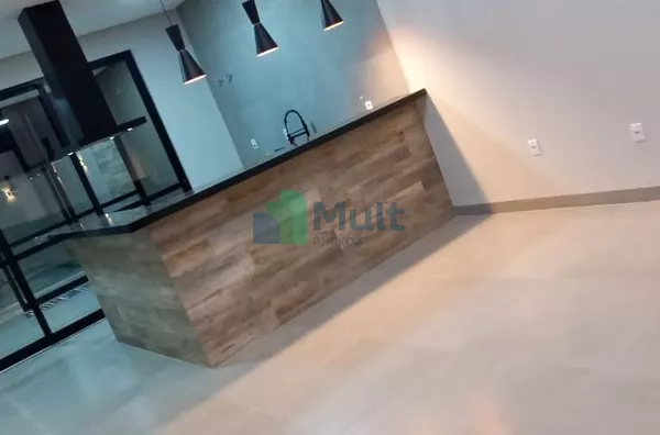 Casa Nova localizada no Condomínio Vivendas da Mata com terreno de 273, 62m² e 172 de área útil.