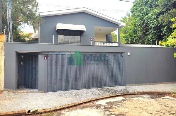 Sobrado em excelente localização no Bairro Ribeirânia, próximo UNAERP com terreno de 437,50m² e  287 m² de construção.