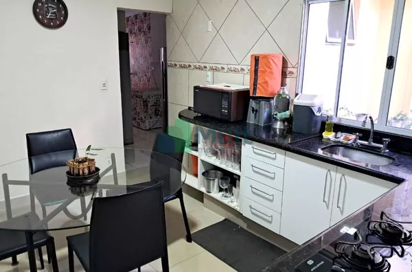 Casa Térrea  Residencial/Comercial em ótima localização no Bairro Sta. Cruz do José Jacques com 140m² de área útil.