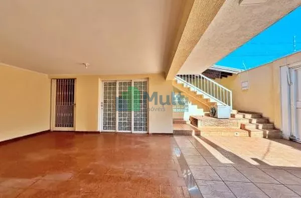 Casa em excelente localização no Bairro Jd. Paulistano próximo a avenida 13 de Maio com 259m² de área terreno e 274m² de área construída.