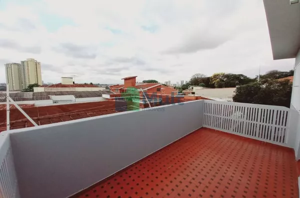 Sobrado em excelente localização no Bairro Jardim América com terreno de 379m² e 354m²de construção, 4 dormitório.