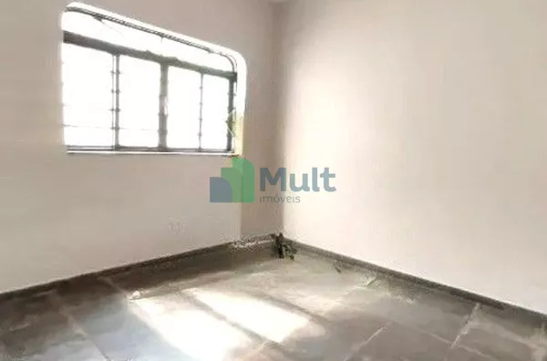 Excelente Sobrado Residencial/Comercial no Bairro Jardim América com 405m² de terreno e 315m² de área construída.