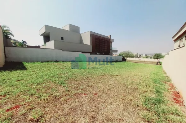 Terreno em excelente localização em  Condomínio, terreno com 443,64m², terreno de ilha , ótima topografia.