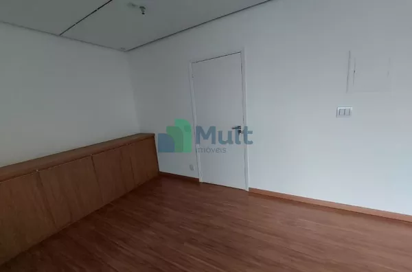 Ótima Sala Comercial com 82,45m² no Ed Saint Moritz