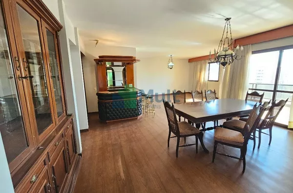 Lindo Apartamento de Alto Padrão localizado no Centro da Cidade, área nobre e andar alto, face...
