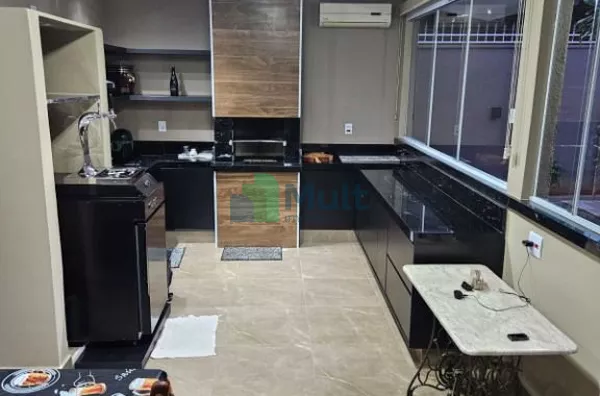Casa mobiliada com 283m², no bairro Lagoinha. Próximo a Supermercados e com fácil acesso as avenidas Castelo Branco e Av. Presidente Kennedy.