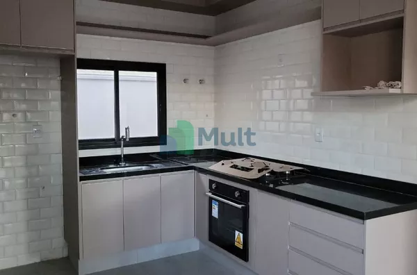 Casa Térrea em Condomínio Fechado no Bairro Quintas de São José com 319m².