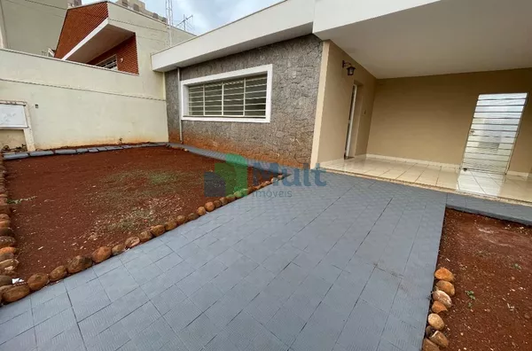 Casa Térrea localizada no Jd. Paulista com 330m², 3 dormitórios.