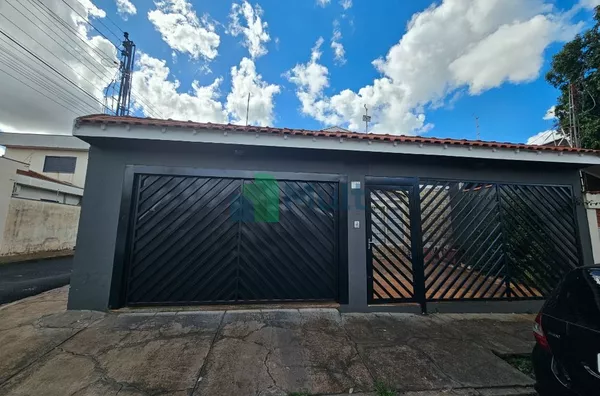 Casa térrea em ótima localização no Bairro Vila Tamandaré com 135m² de área comum.