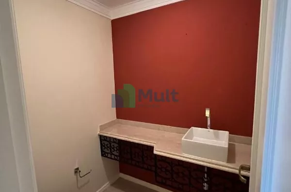 Apartamento de Alto Padrão localizado no Bairro Jardim Irajá com 202m² de área privativa.