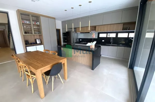 Sobrado em Condomínio Fechado de Alto Padrão em excelente localização em Bonfim Paulista com 487m² de terreno e 350,85m² de construção.