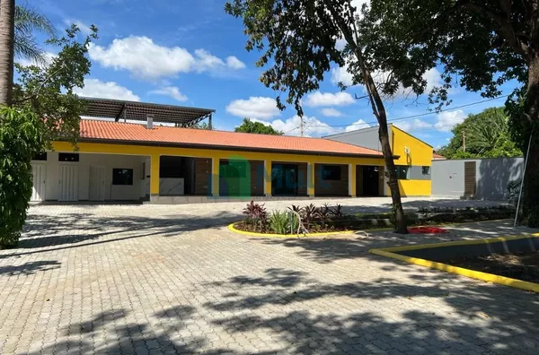Casa/ Área de Lazer, 2milm² de terreno e 500m² de área construída.