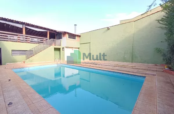 Sobrado com elevador, varanda gourmet e piscina em ótima localização no Bairro Vila Virginia, com terreno de 450m² e 511,31m² de construção.