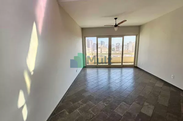 Cobertura em excelente localização no Centro da Cidade com 185m² de área útil.