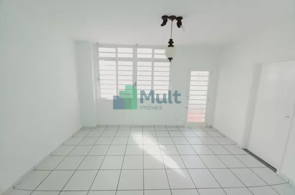 Sobrado em excelente localização no Bairro Jardim América com terreno de 379m² e 354m²de construção, 4 dormitório.