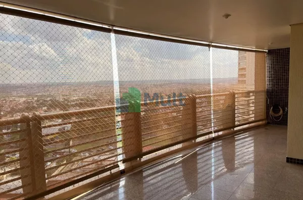 Apartamento em excelente localização com 240m² no Bairro Jd. Irajá com elevador privativo.