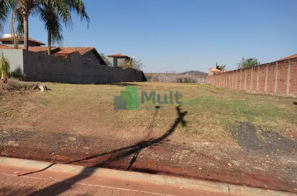 Terreno localizado no Condomínio  Garden Villa com 1481,43m².