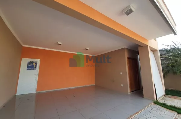 .Sobrado em excelente localização em Condomínio fechado com  terreno de 300m² e 265m² de área privativa.
