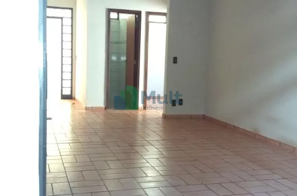 Casa Térrea com piscina em ótima localização no Bairro Lagoinha com terreno de 420m² e  218,88m² de área útil.