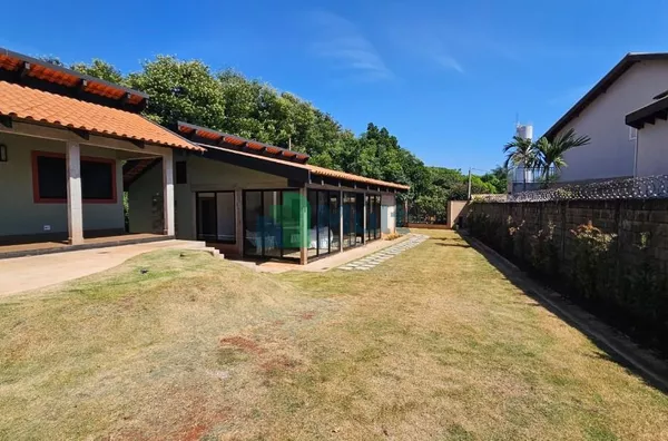 Chácara localizada no Recreio São Lourenço com 1.850m² em ótima localização, próximo a Pedreira Inderp; zona sul, 9 km da Av. João Fiusa.