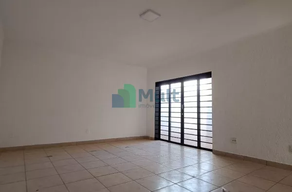 Casa Térrea  Comercial/ Residencial em excelente localização no Bairro Jd. Sumaré com terreno 481,60m² e 362,32m² de área construída.