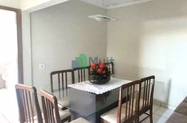 Sobrado localizado no Bairro Vila Guiomar com 248m².