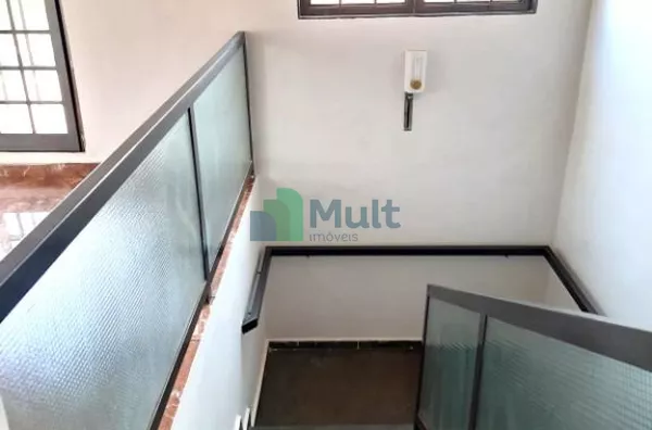 Sobrado em ótima localização no Bairro Campos Elísios com 159m² de área útil.