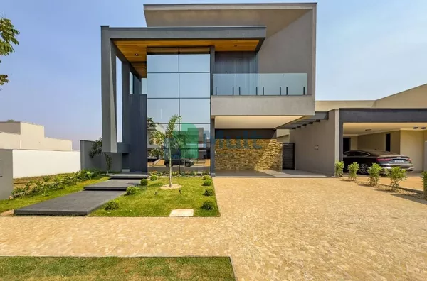 Sobrado de Alto Padrão em Condomínio Fechado projeto Moderno Arq. Fábio Martins com terreno de 365m² e 310m² de construção.