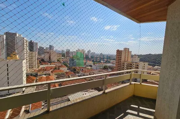 Cobertura em excelente localização no Centro da Cidade com 185m² de área útil.