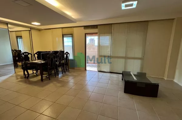 Apartamento de Alto Padrão localizado no Bairro Jardim Irajá com 202m² de área privativa.